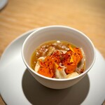 マンサルヴァ - シェフお得意の、スパニッシュの郷土料理とイタリアンの融合。
      より刺激の強い韓国産の一味を使って、ガスパチョにも心地よいアクセントが加わります。美味しい(^^)