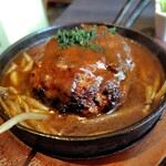 FRAMES - 自家製ハンバーグ(200g) 1300円(通常1500円)、平日ランチは200円OFFになります