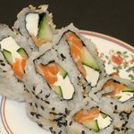 Ten Sushi - Seattleロール。サーモンとクリームチーズは定番。