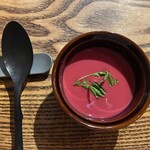 エミリ - ビーツと玉ねぎの冷製スープ
