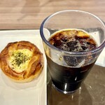 サンマルクカフェ&バー - 料理写真:選べる焼きたてパンセット(目玉焼きデニッシュとアイスコーヒー)