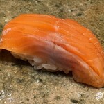 神田錦町 鮨たか晴 - 琵琶鱒（琵琶湖)昆布締め