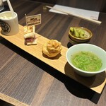 315049464 - 前菜（右から…大阪湾生シラスとオクラのセビーチェ、落花生シュー、コンビーフサンド、ホワイトアスパラガスのオリーブオイル漬け）