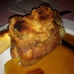 Zum Storch am Dom - クリスプに焼いた骨付き豚肉　（フラッシュ焚き）