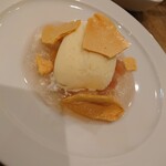 Bistro TAKU - デザート&コーヒーもウマウマです♪マンゴー味のサクサクメレンゲみたいのがめちゃウマです♪