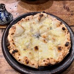 読谷 石窯ピザ酒場まるき - ブルーチーズはちみつ S