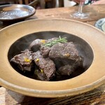 読谷 石窯ピザ酒場まるき - 鹿肉の赤ワイン煮込み