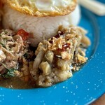 カフェモン - タムマクア
      焼いた茄子を叩いてマリネしたチェンマイ料理♪  潰した焼き茄子の柔らかい食感、サクッとしたフライドオニオン、そしてなにより和え調味料の奥深い味わいがすごい！ヾ('ﾛ'*)ﾉ"ｩﾝﾏｯ!