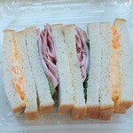 ディオ - ハムとたまごのミックスサンド (税抜)199円 ※開封後 (2025.08.21)