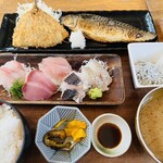 平塚漁港の食堂 - 脂ののった焼き鯖定食