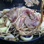 Itou Seinikuten - スリット入りジンギスカン鍋で、マトンロール＆ラムロールを食べ比べ