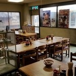 住吉食堂 - 店内風景①（写真には写っていませんが・・・　めっちゃ綺麗で可愛いお姉さんが迎えてくれます♪