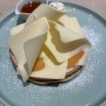 よつ葉ミルクプレイス - けずりバターパンケーキ