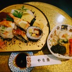 やを角 - 料理写真:令和7年8月 ランチタイム(11:00〜14:30)
寿司定食 税込1320円
にぎり8貫、巻き寿司1切れ、素麺
