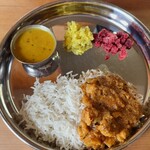 津軽カフェ物語 - 料理写真:チキンカレーにダルカレー