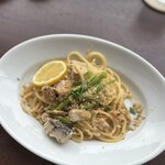 トラットリア グランボッカ - メイン①レモンソースのサバと水菜のパスタ