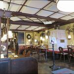 Hackteufel - 品格ある店内。悪魔がお店のキャラクターで、楽器が店内のアクセントです。