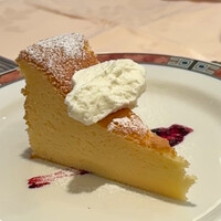 エリオ・ロカンダ・イタリアーナ - サービスランチのデザート（チーズケーキ）