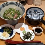 雅なだし - 雅なだし ＠半蔵門 炙りネギトロ＆めかぶなだし茶漬け 税込1,080円 ご飯少な目で