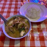タイ屋台メシ モンティ 13 - ゲーンキィヨワン（グリーンカレー）