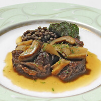 ポルチーニ茸入り 牛ほほ肉の白ワイン煮 スダチ風味