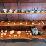 茶館きっかわ 嘉門亭 - 落ち着いた器たち