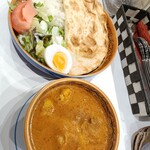 インドカレー フジヤ - Bランチ チキン 1050円。これに豆スープが付きます。