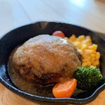 STOVE - 料理写真:黒毛和牛と黒豚の黒黒ハンバーグ
