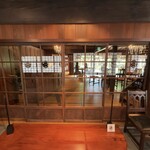 茶館きっかわ 嘉門亭 - 履き物を脱ぎ、持って中へ