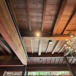 茶館きっかわ 嘉門亭 - 大きな梁と天井