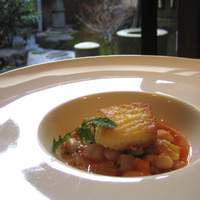 Ristorante 美郷 - 北海道産ヒラメのソテーを浮かべた白インゲン豆のスープ