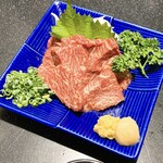 三酉屋 - 馬刺し935円