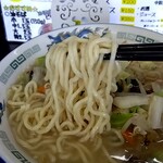 中華麺房 東龍 - 麺リフト⤴細麺に塩味スープが絡んで旨し♥