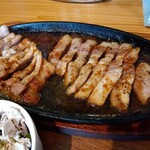 ひこま豚食堂＆精肉店 Boodeli - こちらは、リブロースとバラ肉