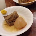 牛たん料理 閣 - お通し　煮込み