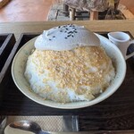 mokkado - 料理写真:黒胡麻きなこのかき氷を注文してみました。細かい氷の上にはきなこと黒胡麻クリームに黒胡麻トッピングされ下には葛切りや玄米フレークがあり生姜シロップがかかり、和の食材で間違いない組み合わせで良かったです。