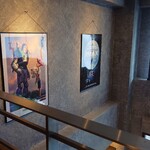 EINS coffee - 絵も飾られている