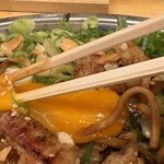 とん太 - 卵と混ぜると、また美味い