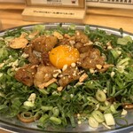 とん太 - 生卵、ホルモン、ネギの破壊力抜群ビジュアル