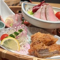 華蓮 博多店 - カンパチの刺身、ローストビーフ、豚カツ、チキンカツ