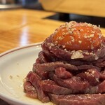 天満 カウンター焼肉 うしすき - 炙りユッケ