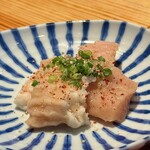 天満 カウンター焼肉 うしすき - ホルモン盛り合わせ2種（テッチャンとミノ）