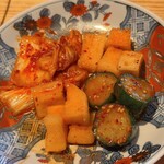 天満 カウンター焼肉 うしすき - キムチ盛り合わせ