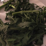 春菊サラダ♬
          これは自分のお皿に取り分けた分