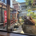 大橋中華そば - 中庭には弁財天が