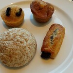 エボリューション - マフィン2種、チョコデニュッシュ、ライ麦パン