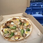 CRAFT BEER DINING &9 - #10戸柱恭孝選手プロデュース「BBQソースとチキンのピザ」