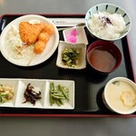 二度ザクラ - 料理写真:前回と同じ、お得さを感じる

●日替定食（ドリンク付き）950円

を注文してみた