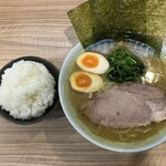 ラーメン 清水家 - 味玉ラーメン ライス