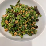 富錦樹台菜香檳 コレド室町テラス店 - 花ニラとピータンのピリ辛炒めは単品で。白いご飯が欲しくなりますがそのままでも美味しく頂けます。